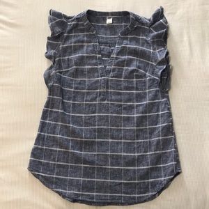 Old Navy ruffled sleeve tank top in size S tall. Plaid linen, v-neck